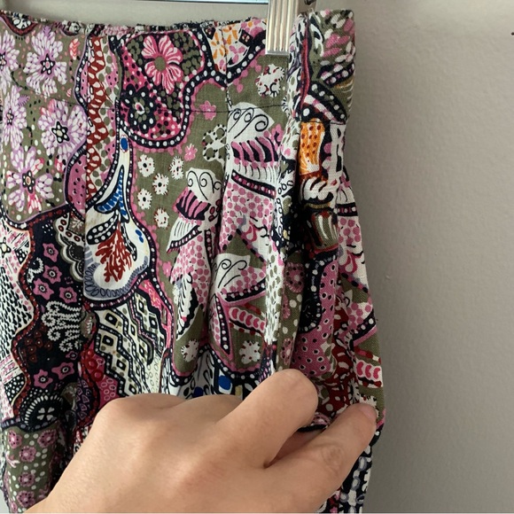 NEW LOFT The Pleated Pull On High Waist Short in Mosaic Floral Size Medium - Picture 6 of 13